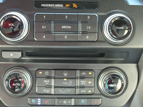 Used 2018 Ford F150 Lariat w/ Equipment Group 502A Luxury AWD/4WD image 20