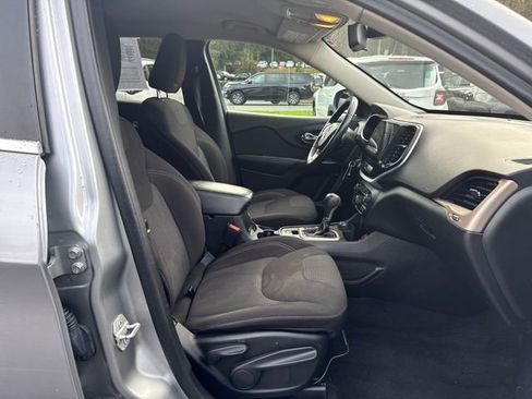 Used 2015 Jeep Cherokee Latitude image 9