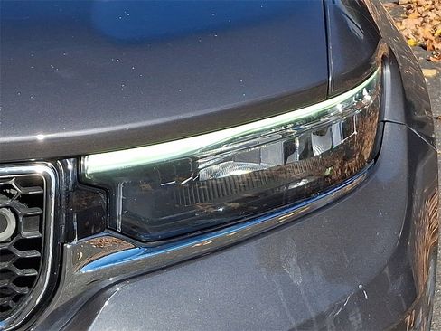 Used 2022 Jeep Grand Cherokee Overland w/ Adv Protech Group III image 9