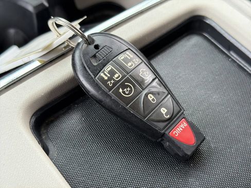 Used 2016 Chrysler Town & Country Touring-L w/ Driver Convenience Group FWD image 36