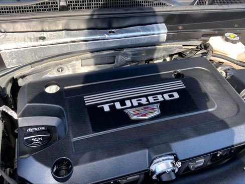 Used 2024 Cadillac XT4 Luxury w/ Cold Weather Package image 32