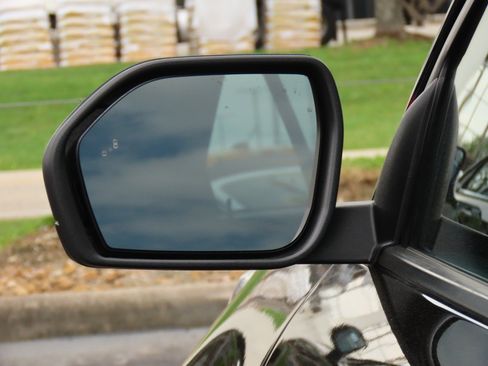 Used 2024 Ford Explorer XLT image 19