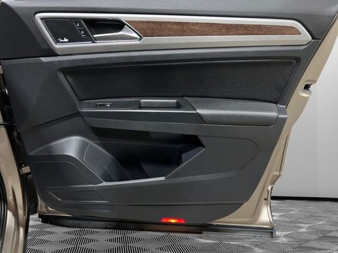 Used 2018 Volkswagen Atlas SEL Premium image 14