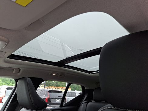 New 2025 Volvo XC40 B5 Ultra w/ Protection Package Premier image 7