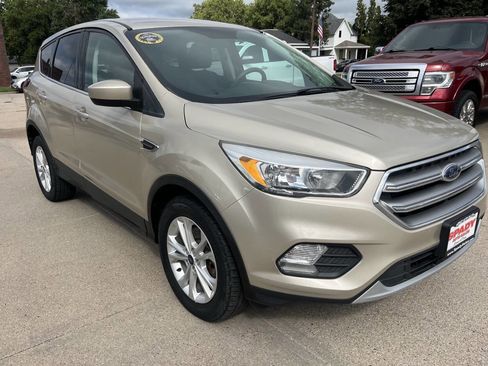 Used 2017 Ford Escape SE w/ SE Cold Weather Package image 4