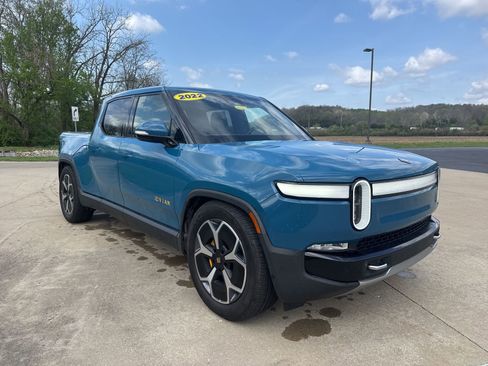 Used 2022 Rivian R1T Adventure image 3