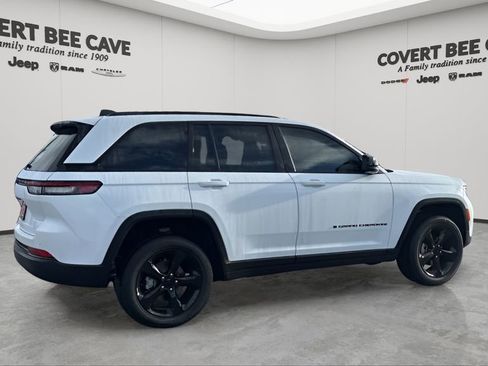 New 2025 Jeep Grand Cherokee Altitude image 10