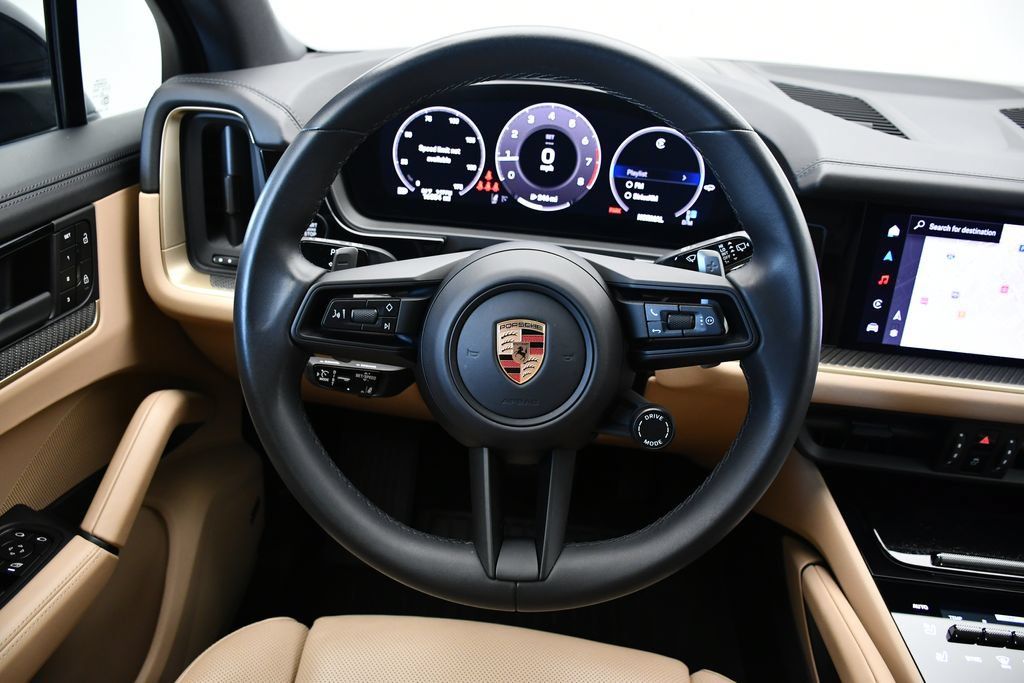 Certified 2025 Porsche Cayenne AWD/4WD image 24