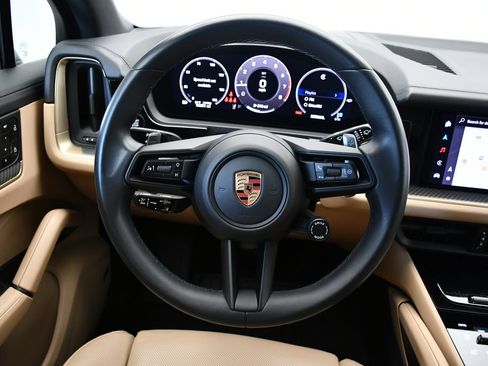 Certified 2025 Porsche Cayenne AWD/4WD image 24