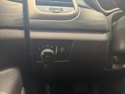 Used 2020 Jeep Grand Cherokee Altitude RWD image 13