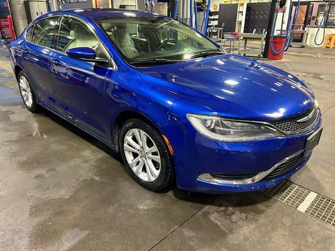 Used 2015 Chrysler 200 Limited w/ Convenience Group FWD image 5