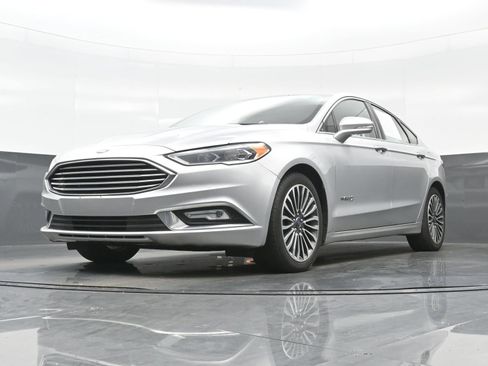 Used 2018 Ford Fusion Titanium FWD image 25