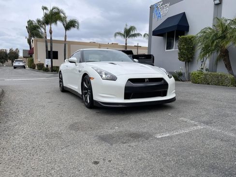 Used 2010 Nissan GT-R Premium image 3