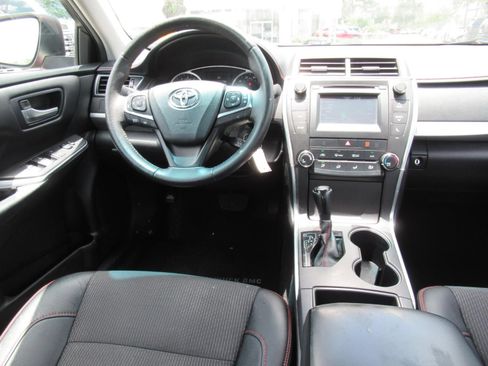 Used 2017 Toyota Camry SE w/ Four Season Floor Mat Package FWD image 13