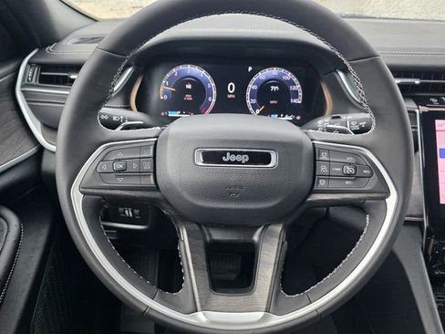 New 2025 Jeep Grand Cherokee L Limited w/ Black Appearance Package image 30