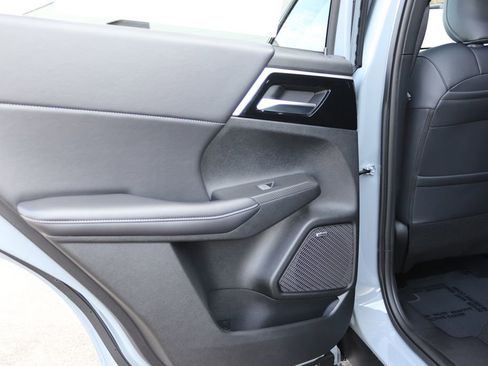 New 2026 Mitsubishi Outlander SE image 18