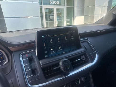 Used 2023 Chevrolet Suburban LT image 5