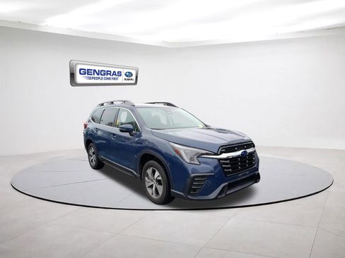 Used 2023 Subaru Ascent Premium w/ Convenience Package image 1
