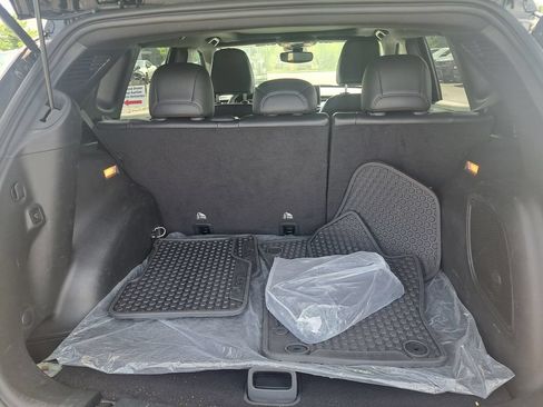 Used 2024 Jeep Compass Latitude w/ Sun and Sound Group AWD/4WD image 34