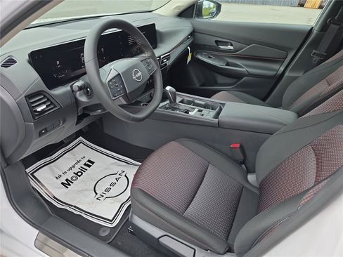 New 2026 Nissan Sentra SR w/ Floor Mat Package FWD image 10