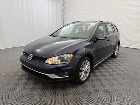 Used 2017 Volkswagen Golf Alltrack SE AWD/4WD image 2