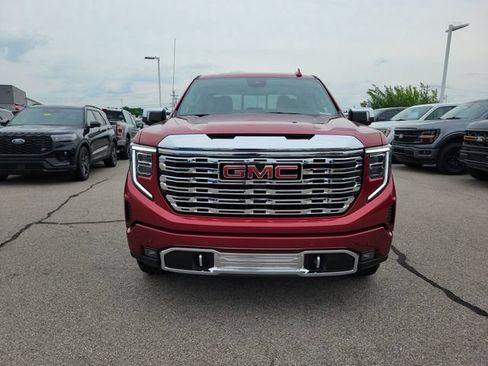 Used 2024 GMC Sierra 1500 Denali w/ Technology Package AWD/4WD image 8