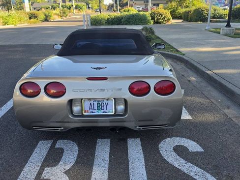 Used 1998 Chevrolet Corvette Convertible RWD image 6