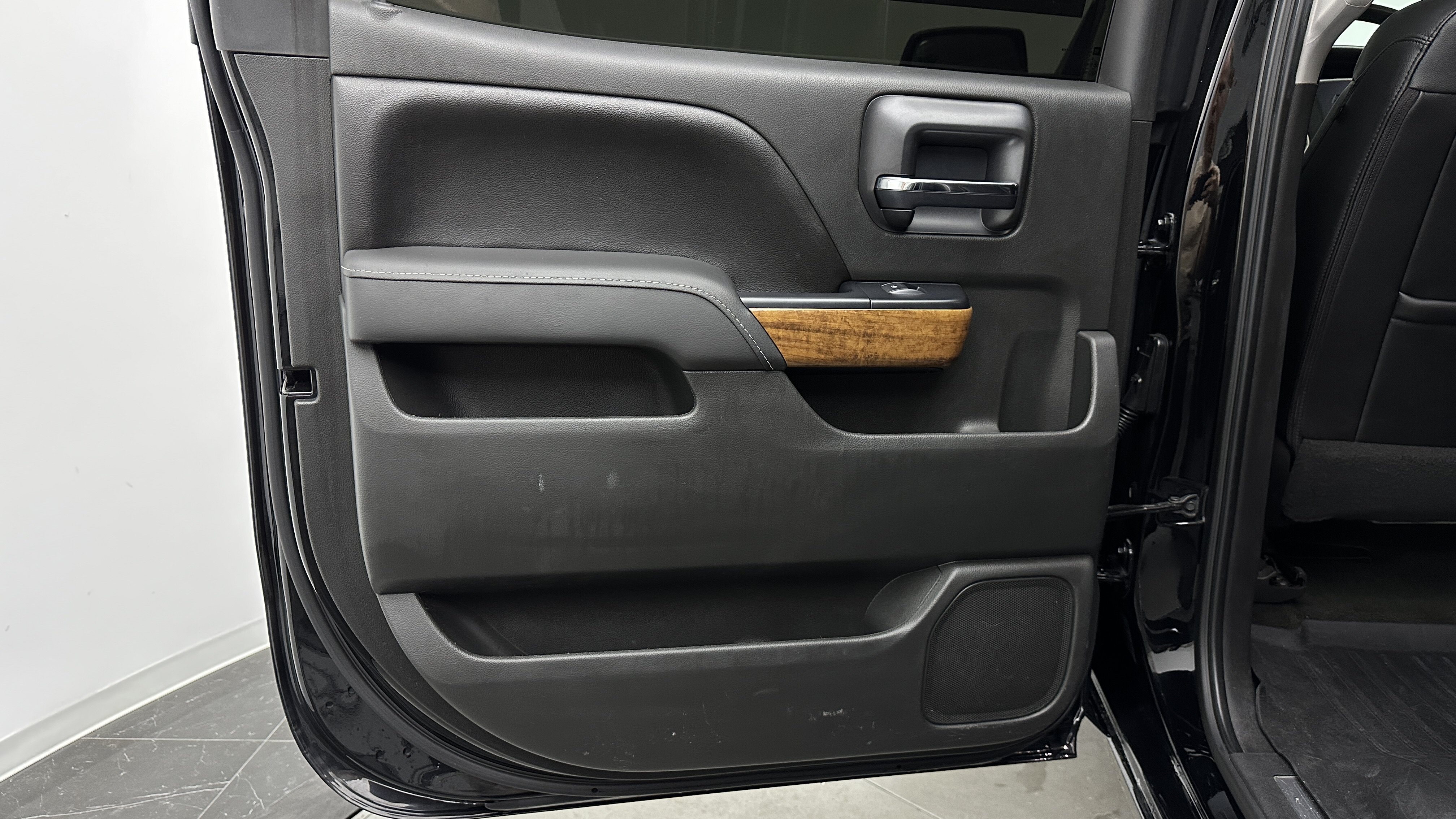 Used 2017 Chevrolet Silverado 1500 High Country AWD/4WD image 26