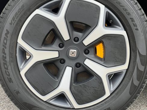 Used 2024 Rivian R1S Adventure AWD/4WD image 8