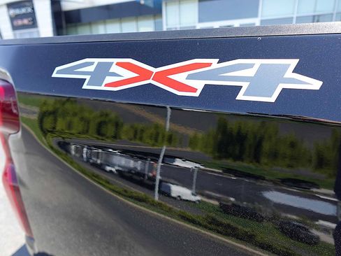 Used 2022 Chevrolet Silverado 1500 LT image 12