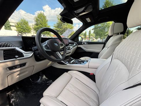 Used 2025 BMW X7 M60i w/ Climate Comfort Package AWD/4WD image 10