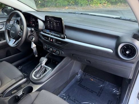 Certified 2024 Kia Forte LXS w/ LXS Technology Package FWD image 38