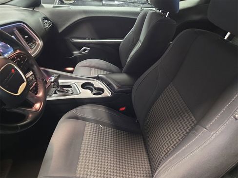 Used 2019 Dodge Challenger SXT image 14