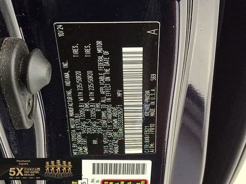 Certified 2025 Toyota Sienna XSE FWD image 34