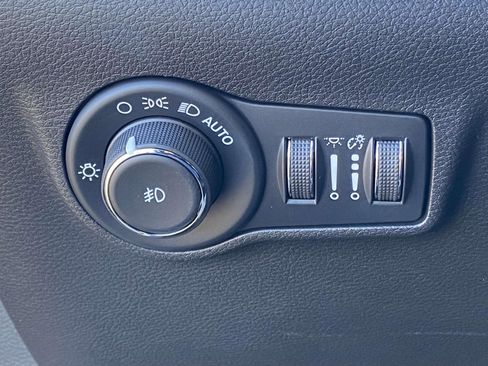 New 2026 Jeep Compass Limited image 18