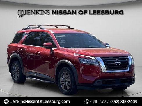 Certified 2023 Nissan Pathfinder SV FWD image 1