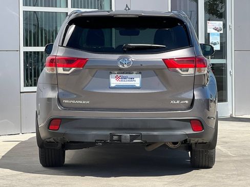Used 2018 Toyota Highlander XLE AWD/4WD image 5