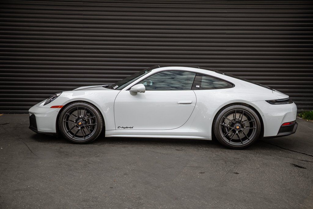 Certified 2025 Porsche 911 Carrera GTS RWD image 2