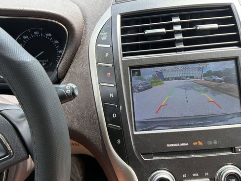 Used 2019 Lincoln MKC Select w/ Select Plus Package FWD image 19
