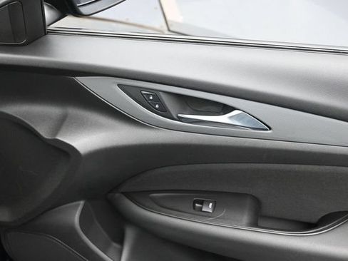 Used 2018 Buick Regal Preferred FWD image 37