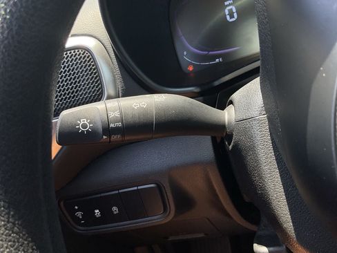 Used 2025 Kia Soul LX w/ LX Technology Package FWD image 24