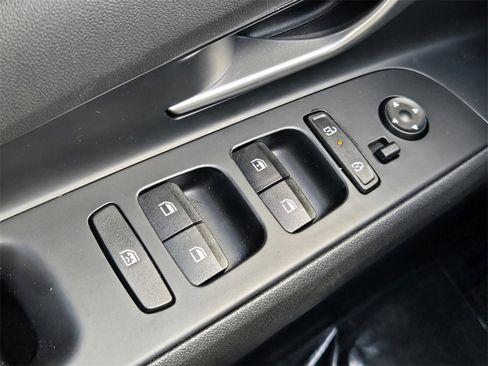 Certified 2025 Hyundai Elantra SE image 26