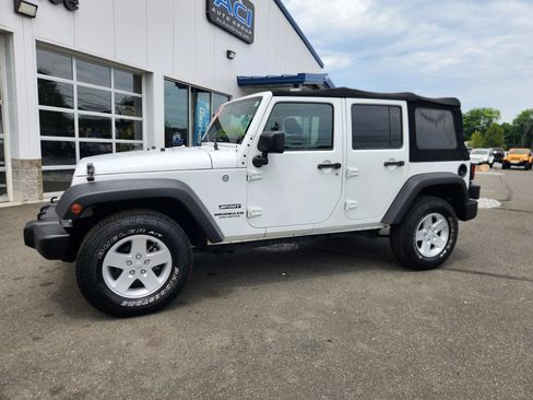 Used 2017 Jeep Wrangler Unlimited Sport w/ Quick Order Package 24S AWD/4WD image 15