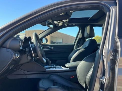 Used 2023 Alfa Romeo Giulia Veloce image 13