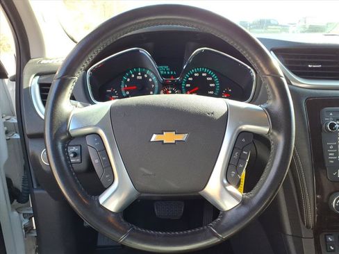 Used 2017 Chevrolet Traverse LT image 19