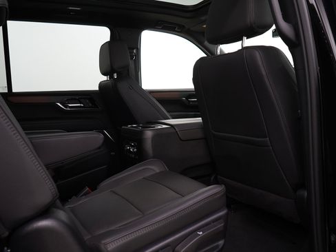 Used 2025 GMC Yukon XL Denali w/ Sun & Power Step Package AWD/4WD image 13