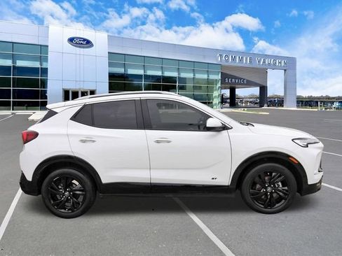 Used 2025 Buick Encore GX Sport Touring w/ Comfort Package FWD image 5