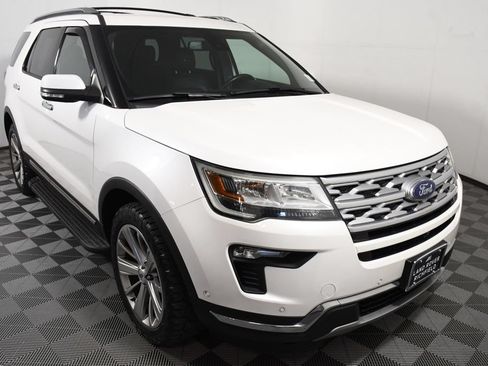 Used 2018 Ford Explorer Limited w/ Equipment Group 301A AWD/4WD image 9