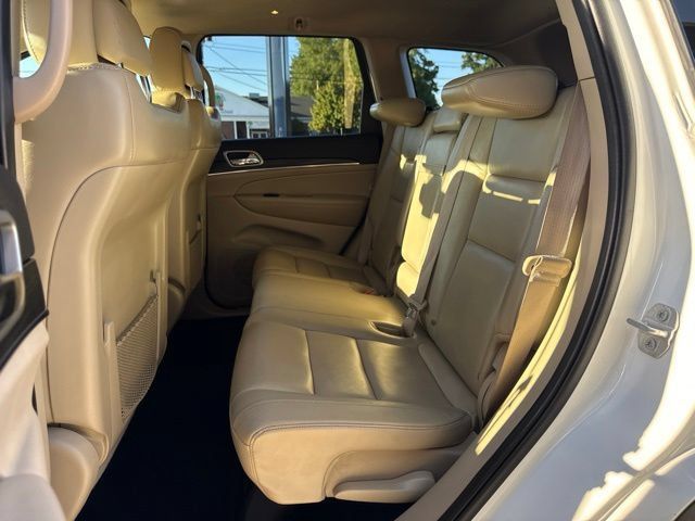 Used 2019 Jeep Grand Cherokee Limited AWD/4WD image 14