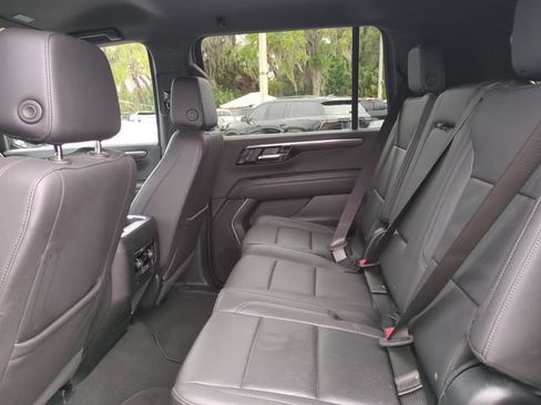 Used 2025 Chevrolet Suburban LT AWD/4WD image 16